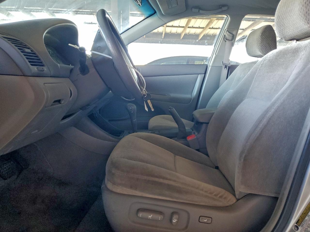 2004 Toyota Camry Le VIN: 4T1BE32KX4U823006 Lot: 94407655