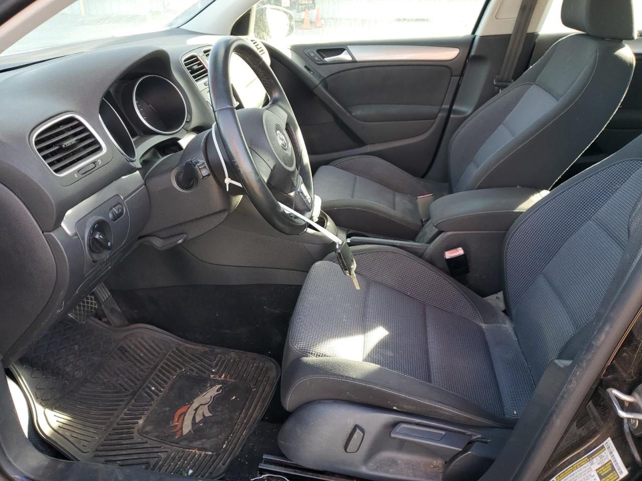 2013 Volkswagen Golf VIN: WVWDB7AJ3DW102388 Lot: 93032475