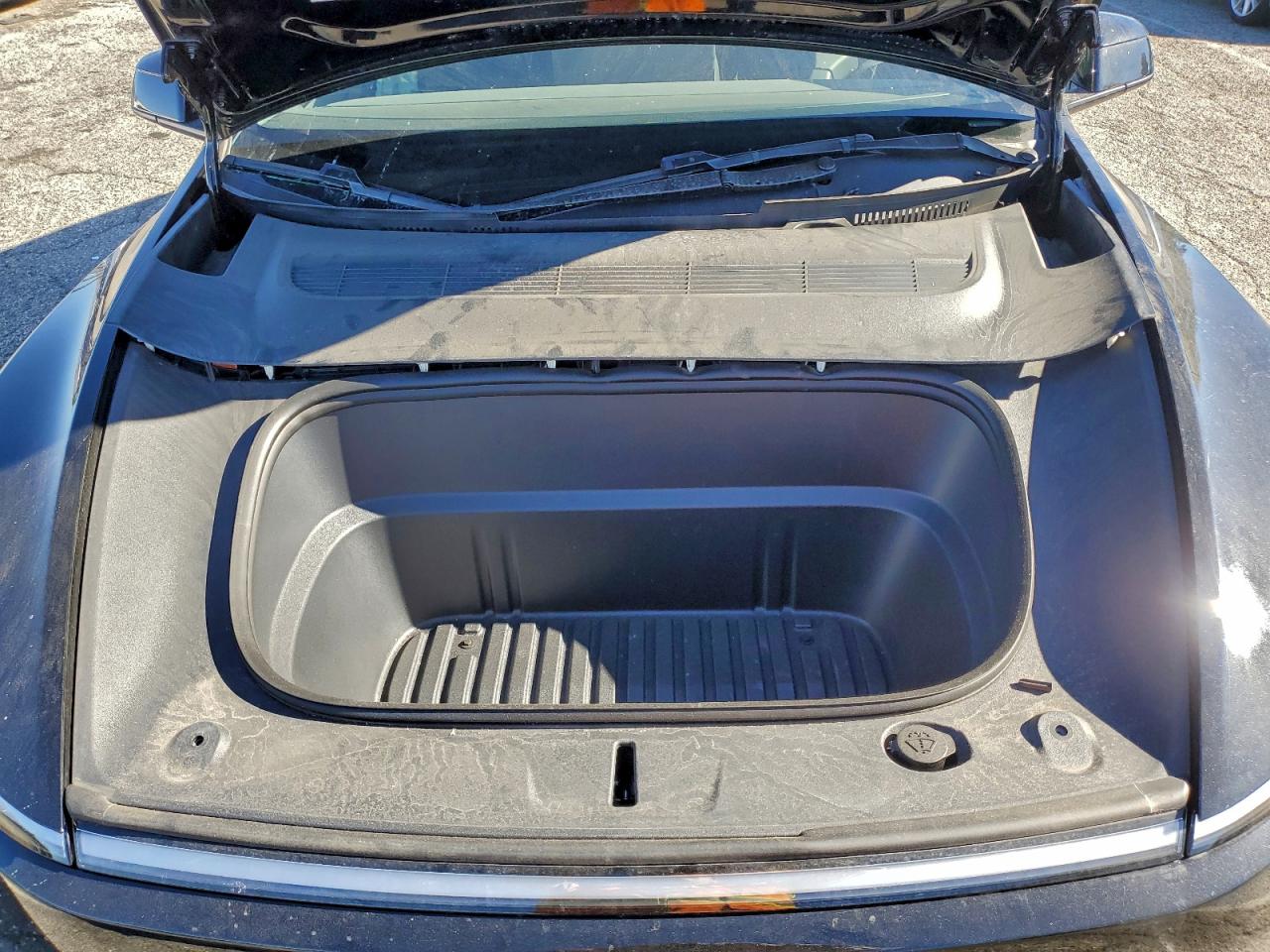 2026 Tesla Model Y VIN: 7SAYGDEE5TF366054 Lot: 92827595