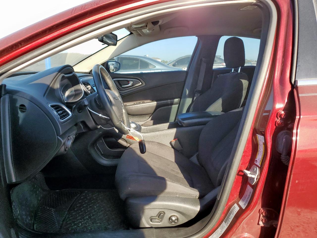 2015 Chrysler 200 Limited VIN: 1C3CCCAB2FN566666 Lot: 92211665