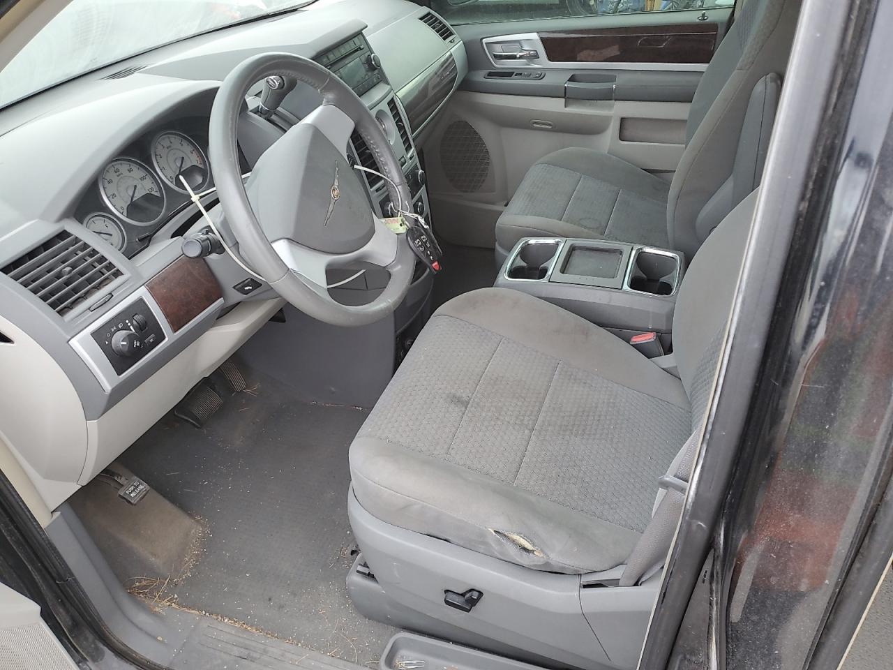 2010 Chrysler Town & Country Touring VIN: 2A4RR5D18AR104511 Lot: 92721825