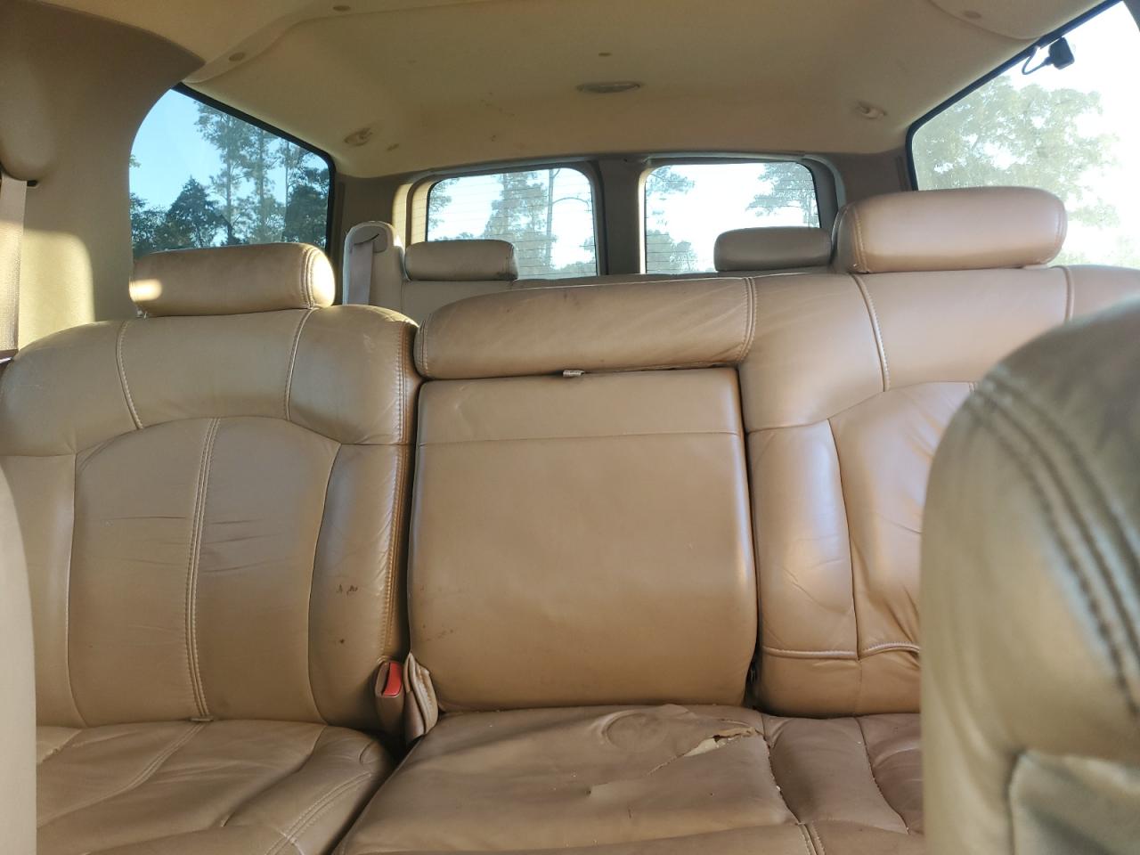 2000 Chevrolet Suburban K1500 VIN: 3GNFK16T7YG129525 Lot: 91126885