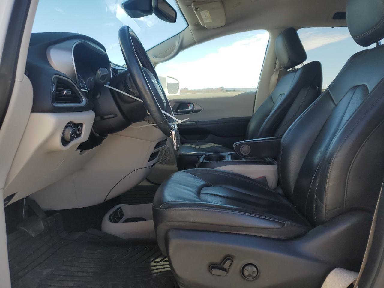 2020 Chrysler Pacifica Touring L VIN: 2C4RC1BG7LR217621 Lot: 92643205