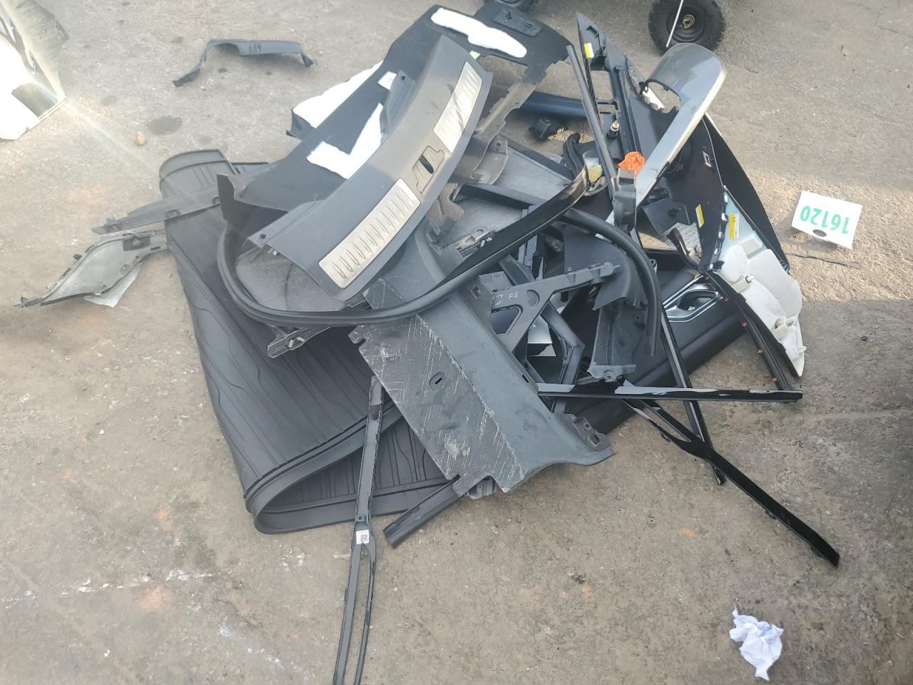 2020 Land Rover Range Rover Velar R-Dynamic S VIN: SALYK2EX4LA265042 Lot: 93005095