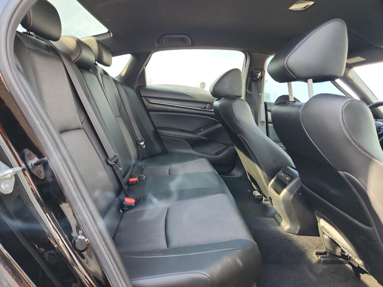 2022 Honda Accord Sport VIN: 1HGCV1F3XNA048565 Lot: 92708035