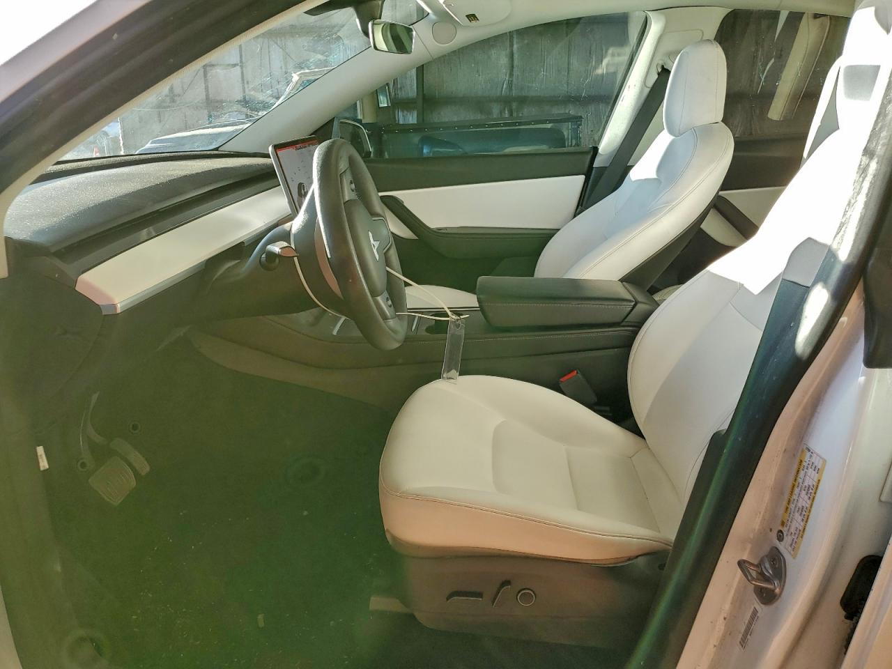 2021 Tesla Model Y VIN: 5YJYGAEE0MF212204 Lot: 93850295