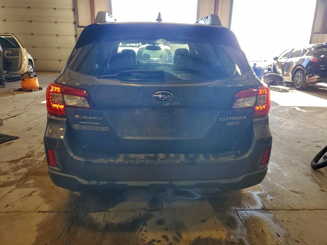 2016 Subaru Outback 3.6R Limited VIN: 4S4BSENC2G3307998 Lot: 93898245