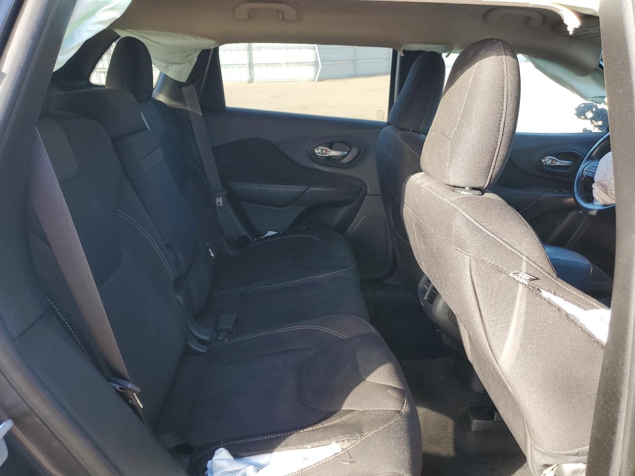 2015 Jeep Cherokee Latitude VIN: 1C4PJMCB7FW679593 Lot: 93190175