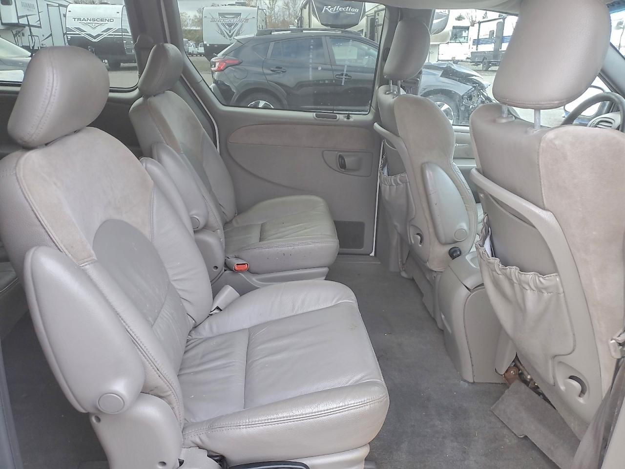 2002 Chrysler Town & Country Limited VIN: 2C8GP64L22R767602 Lot: 94177965