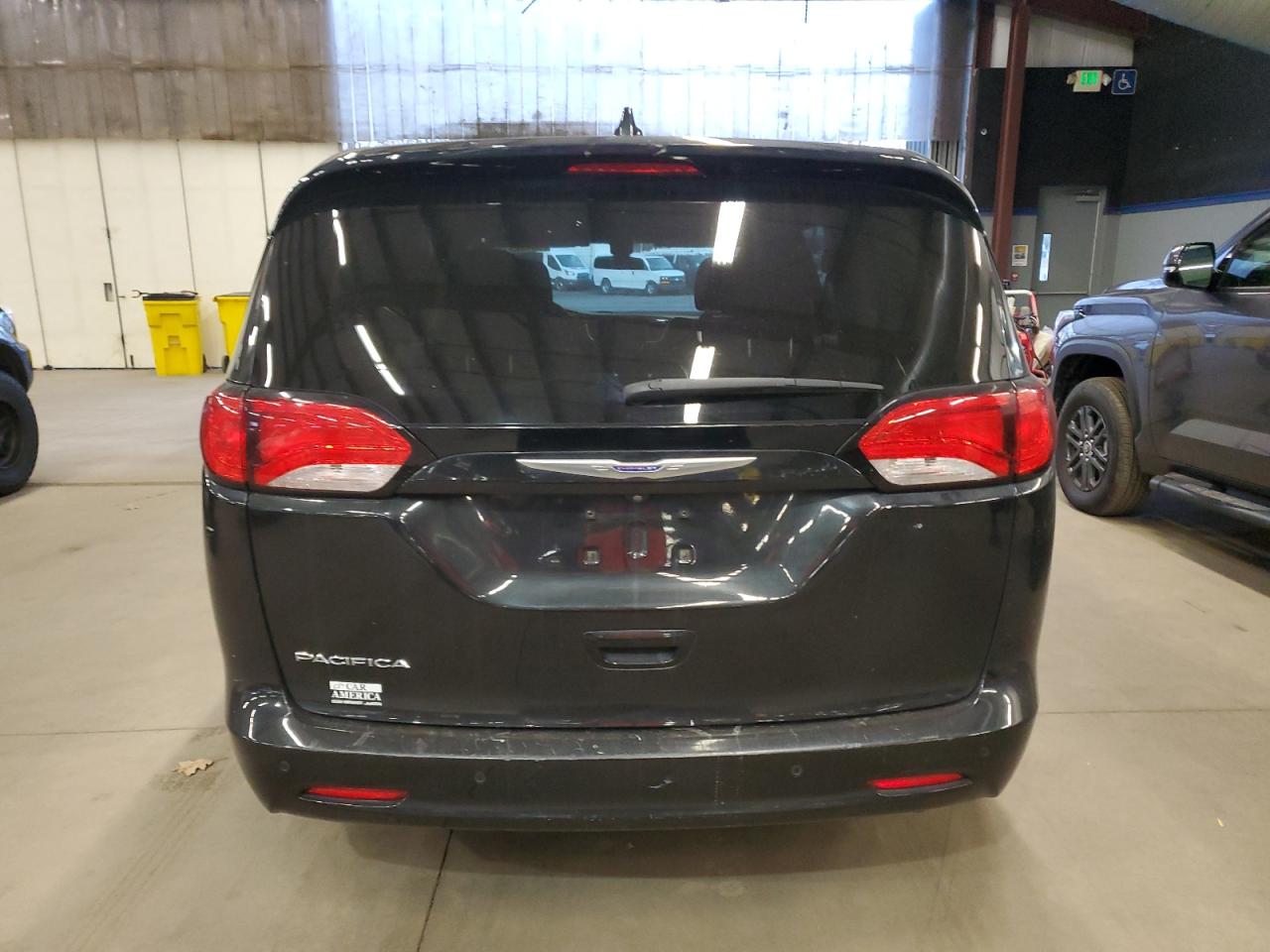 2018 Chrysler Pacifica Touring VIN: 2C4RC1DG8JR253795 Lot: 93492915