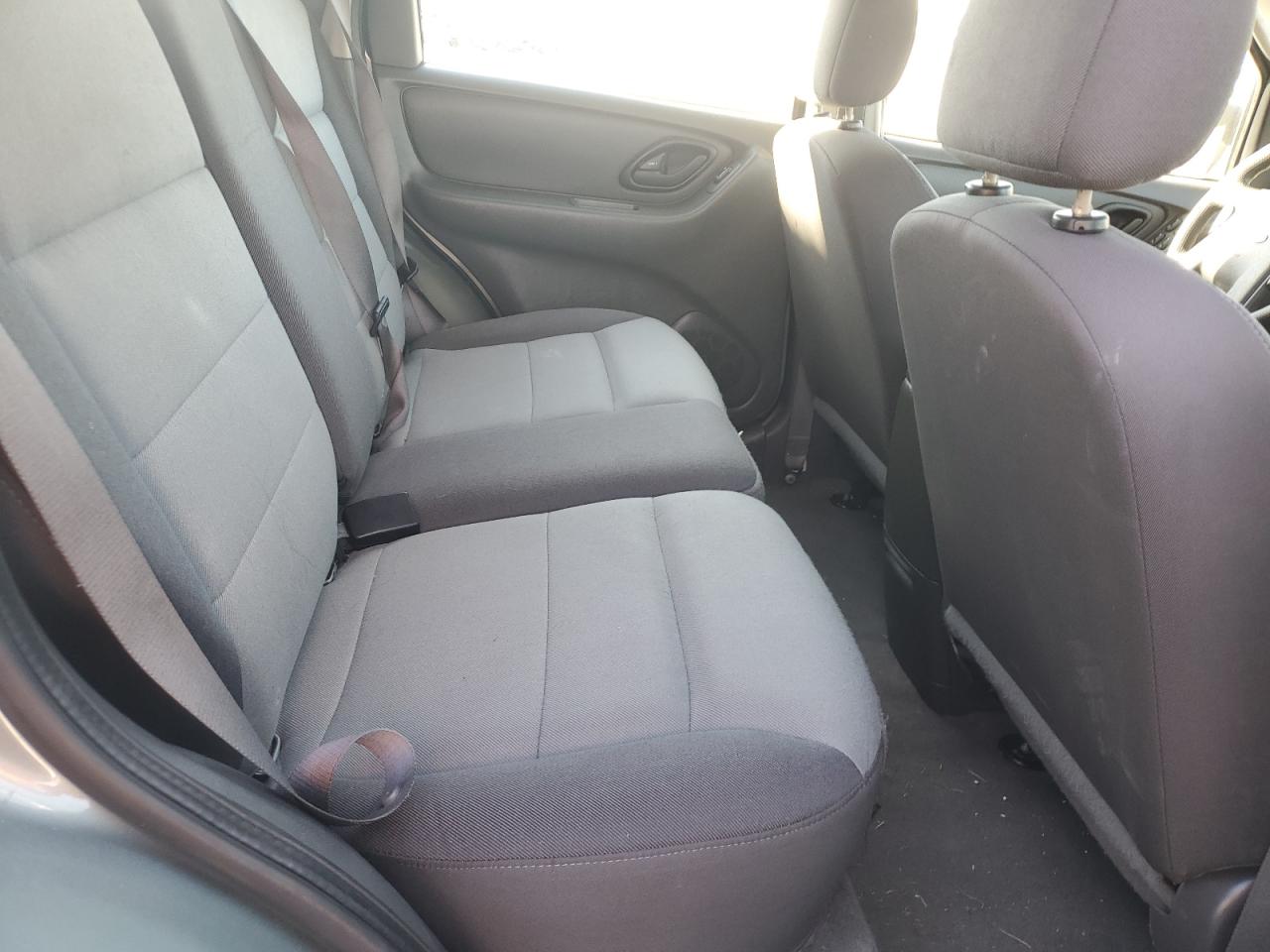 2005 Ford Escape Xls VIN: 1FMYU02Z15DA05657 Lot: 92916685