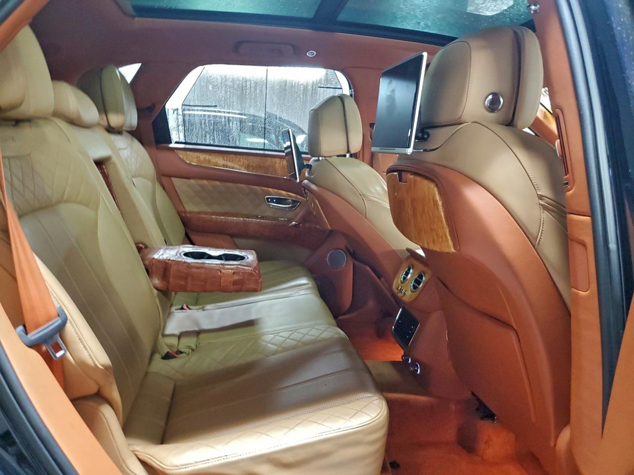 2017 Bentley Bentayga VIN: SJAAC2ZV9HC012682 Lot: 94182215