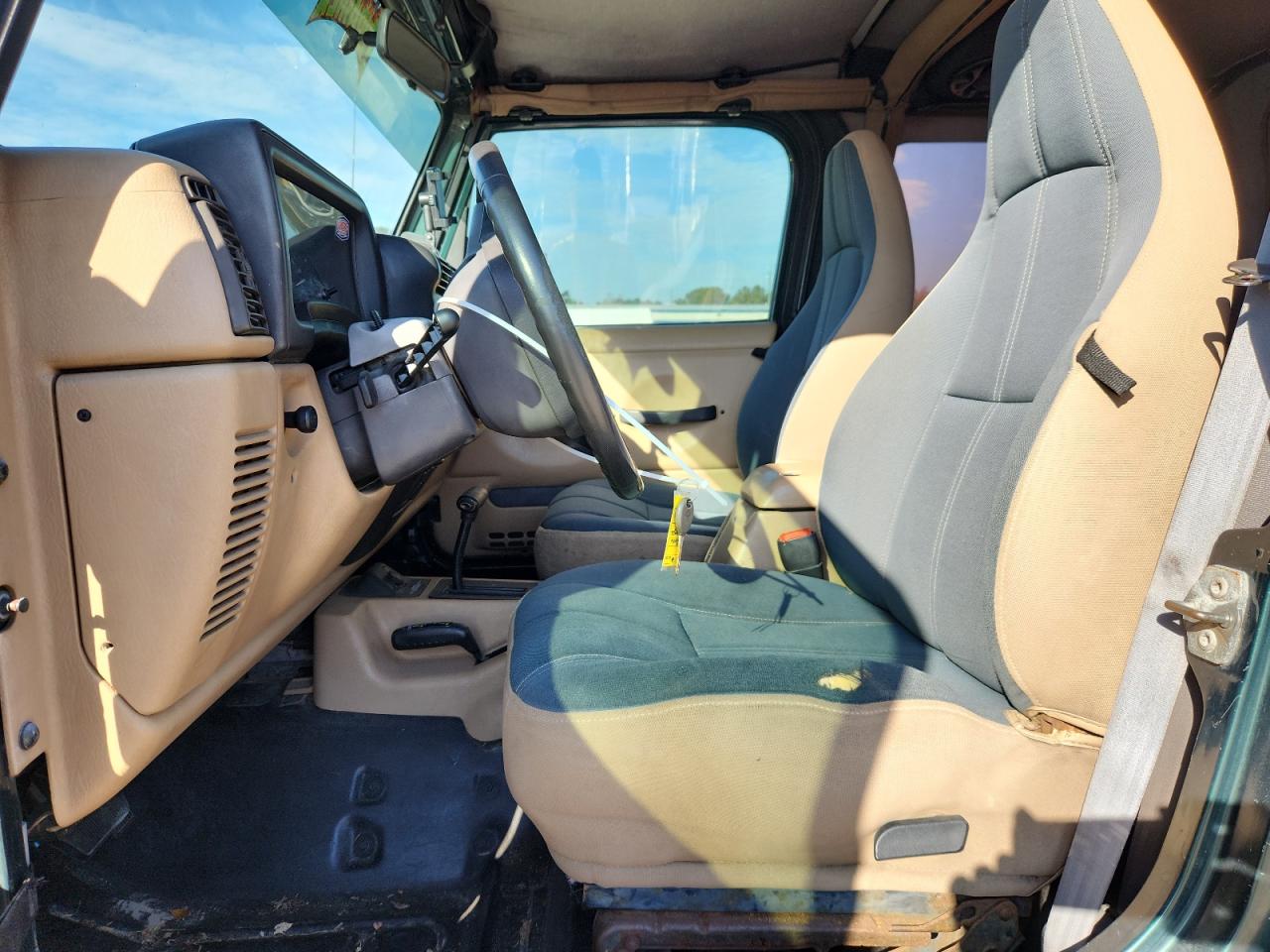 1999 Jeep Wrangler / Tj Sahara VIN: 1J4FY49S0XP402594 Lot: 93293305