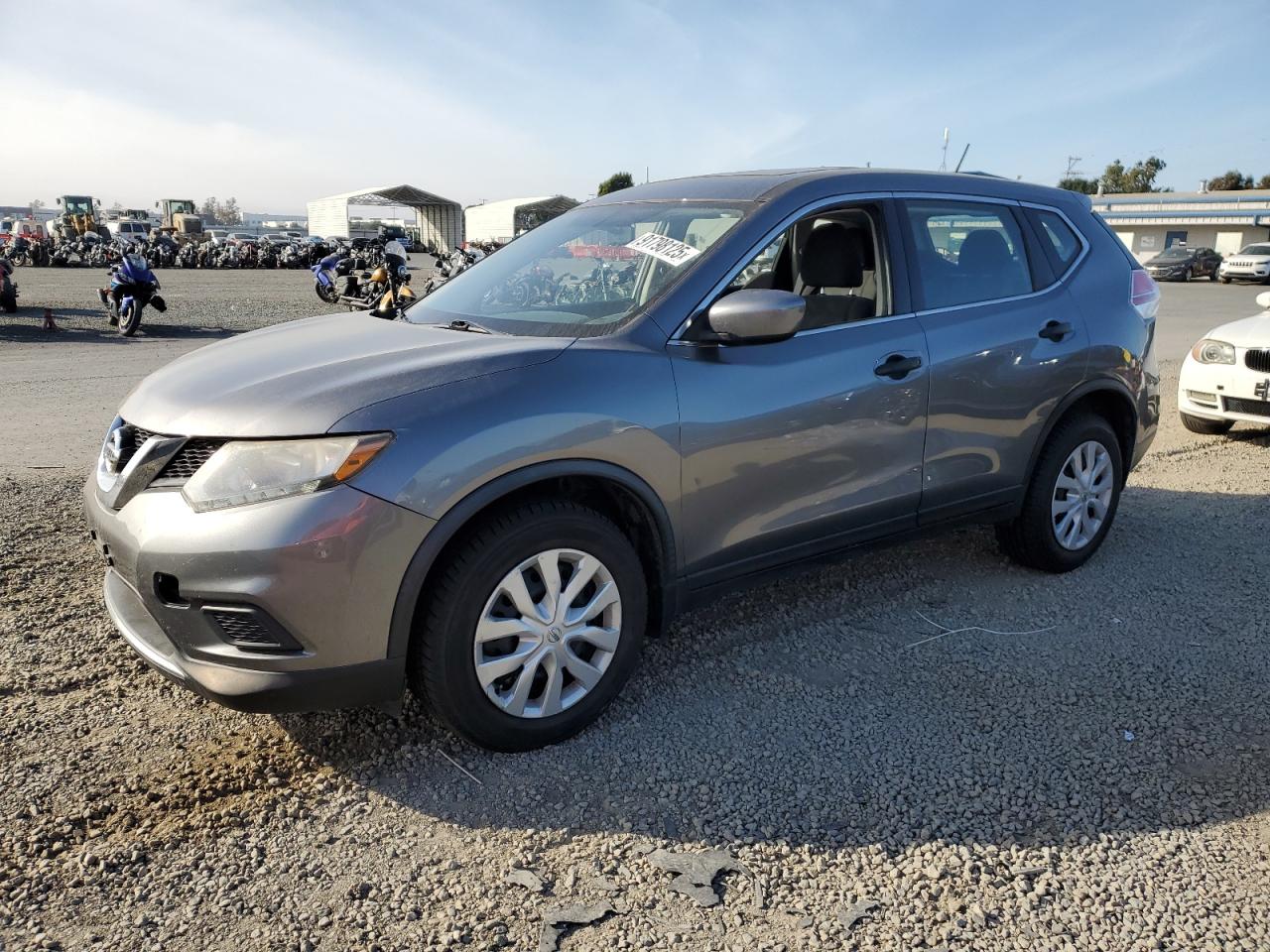 KNMAT2MV1GP613999 NISSAN ROGUE Photo 1