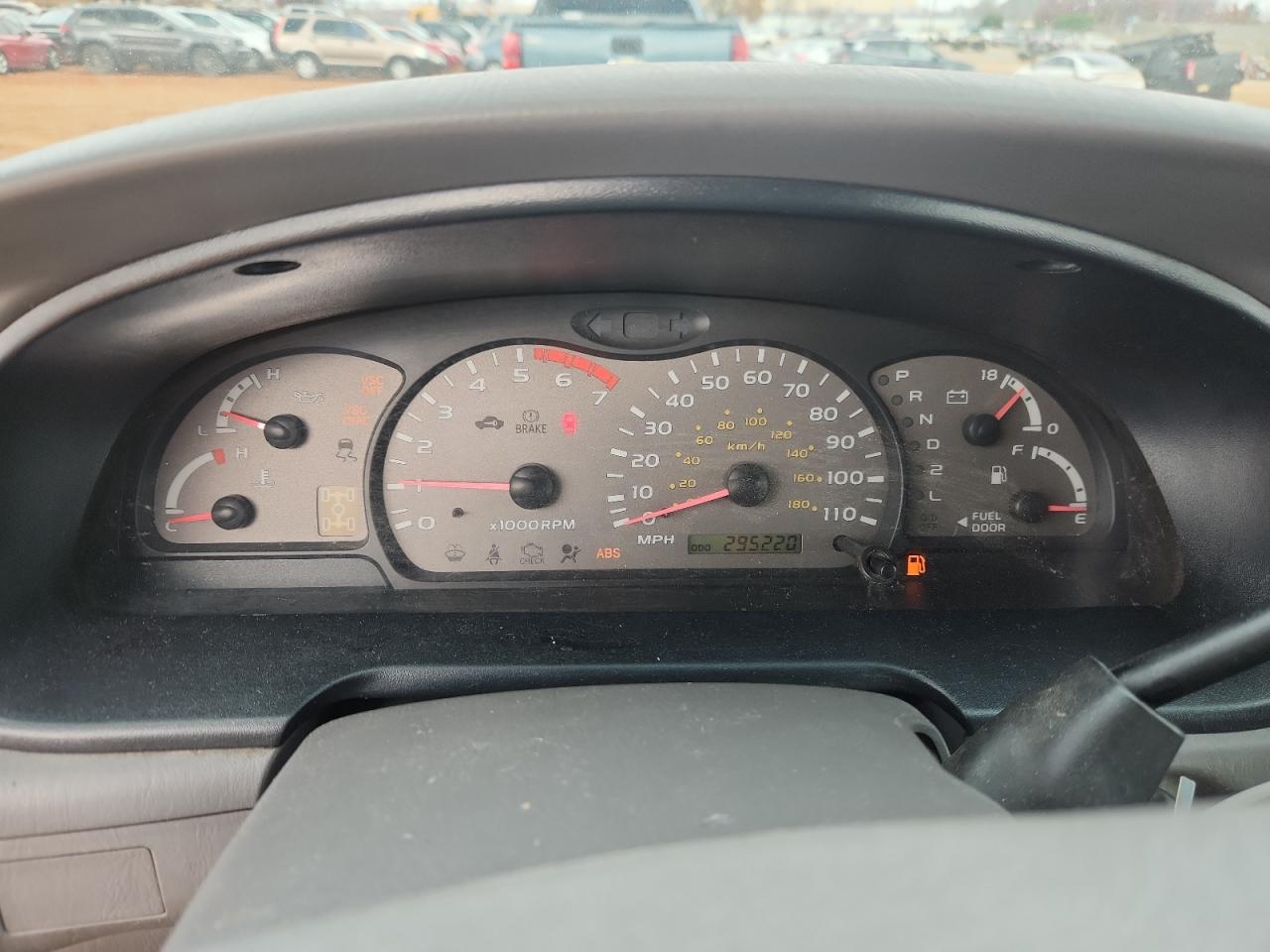 2002 Toyota Sequoia Sr5 VIN: 5TDBT44A02S098649 Lot: 93710425