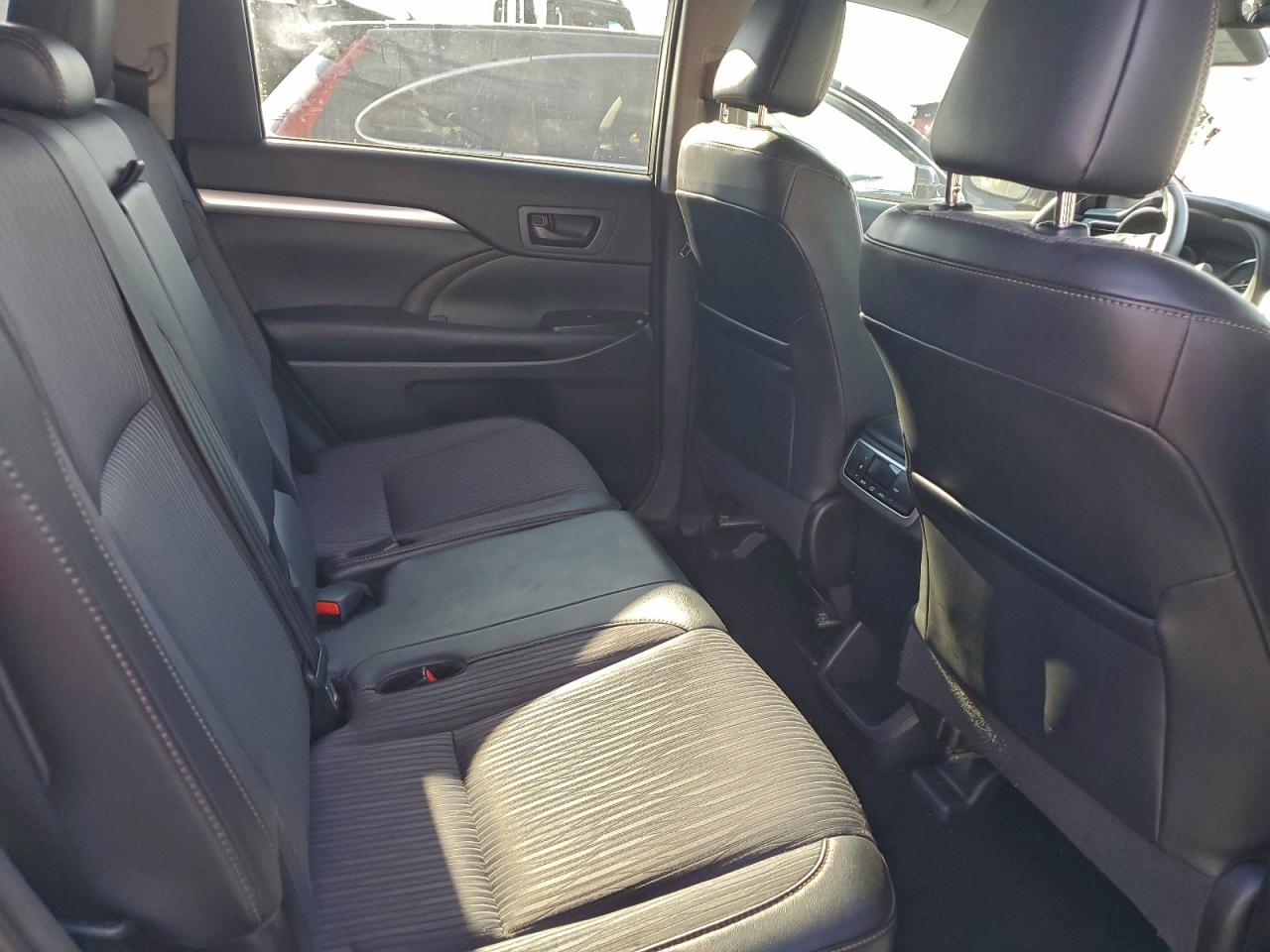 2016 Toyota Highlander Le VIN: 5TDBKRFH2GS292942 Lot: 94179075