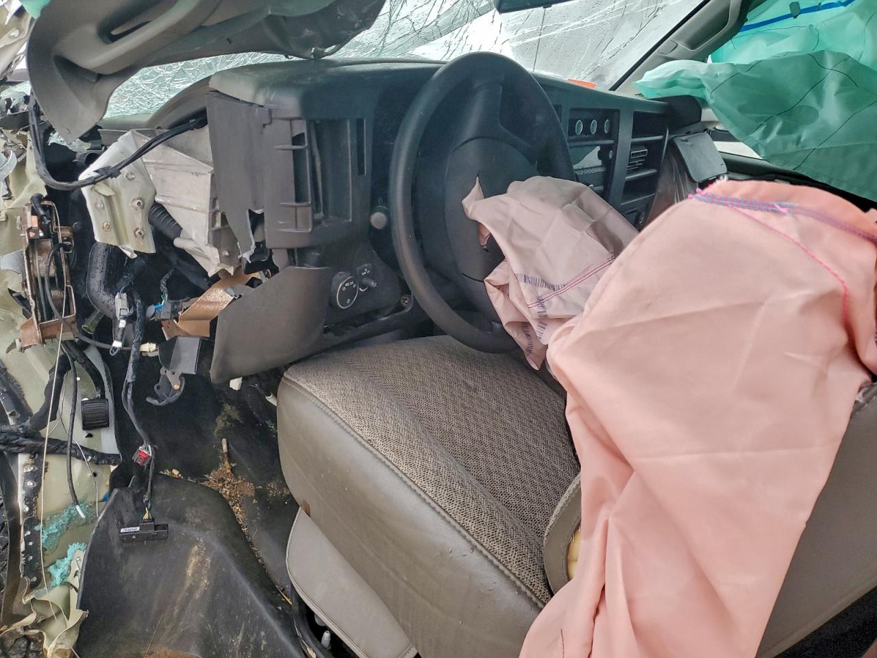 2024 Chev Express G2500 VIN: 1GCWGAF79R118704 Lot: 93761745