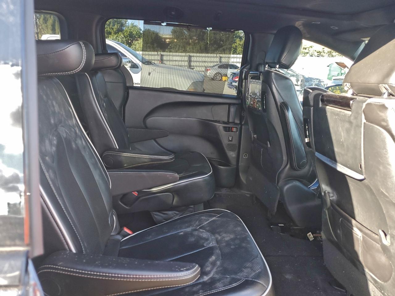 2018 Chrysler Pacifica Limited VIN: 2C4RC1GGXJR358317 Lot: 93924765