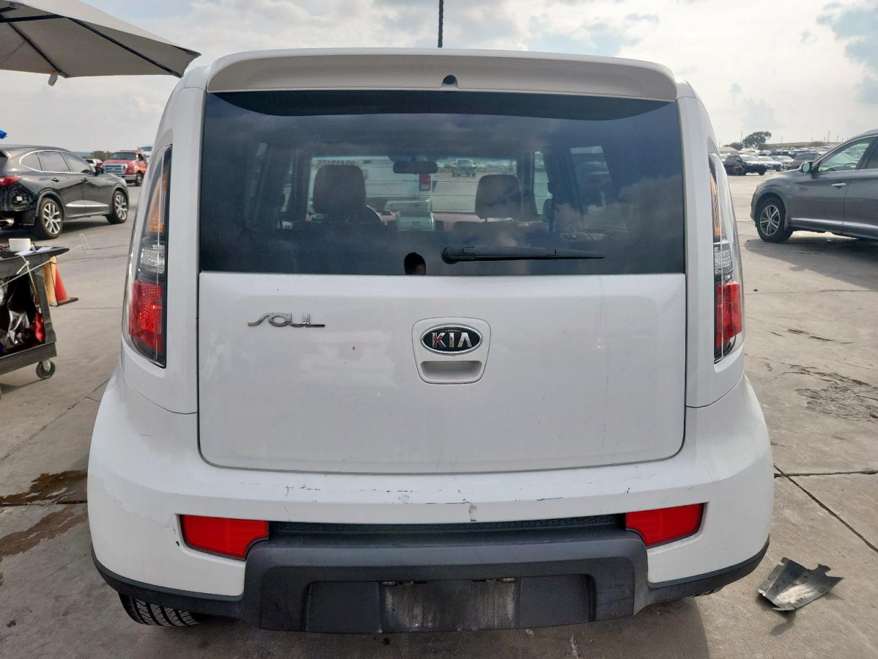 2011 Kia Soul + VIN: KNDJT2A23B7316140 Lot: 93413195