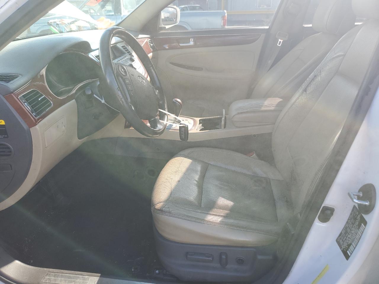 2013 Hyundai Genesis 3.8L VIN: KMHGC4DD4DU230130 Lot: 92939655