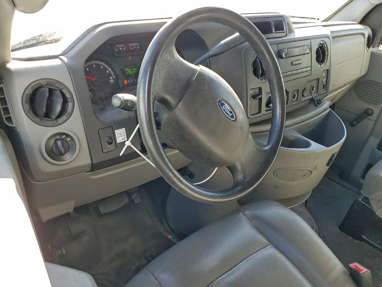 2015 Ford E350 Box Truck VIN: 1FDWE3FL8FDA04700 Lot: 92672485