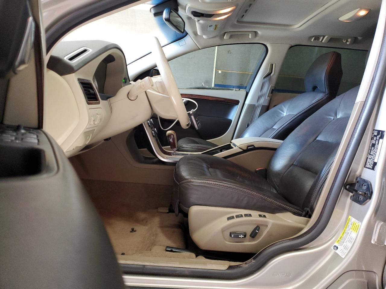 2011 Volvo Xc70 T6 VIN: YV4902BZ2B1104823 Lot: 92215235