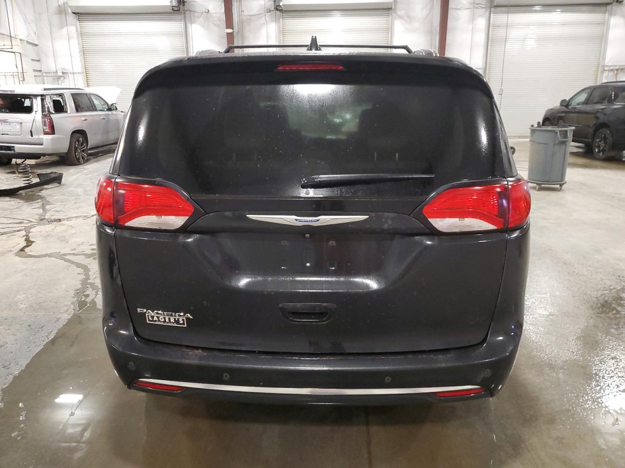 2018 Chrysler Pacifica Touring L VIN: 2C4RC1BG1JR263099 Lot: 92101195