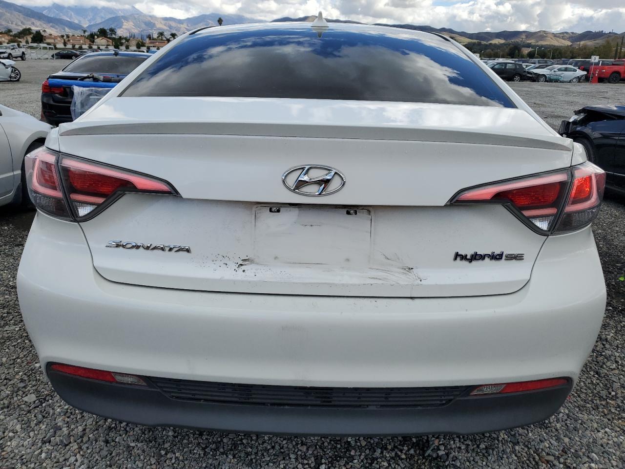 2016 Hyundai Sonata Hybrid VIN: KMHE24L15GA027660 Lot: 92727125