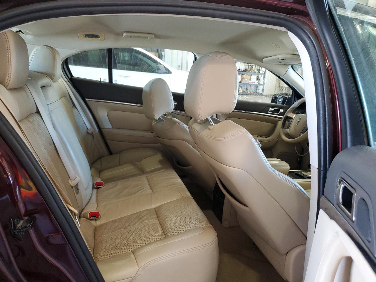 2011 Lincoln Mks VIN: 1LNHL9DR8BG612525 Lot: 90721175