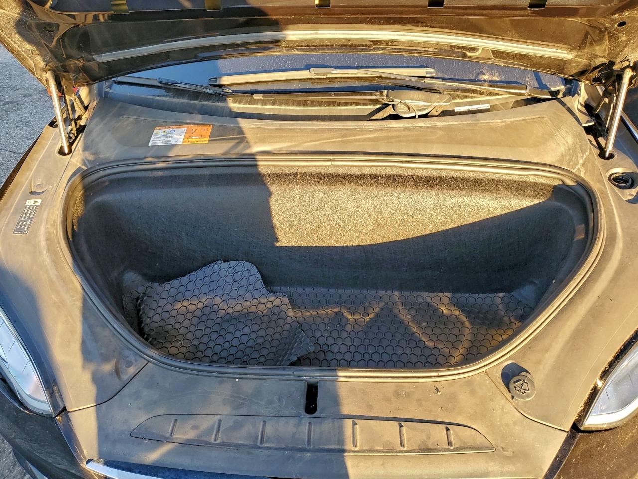 2018 Tesla Model X VIN: 5YJXCBE21JF117889 Lot: 94420695