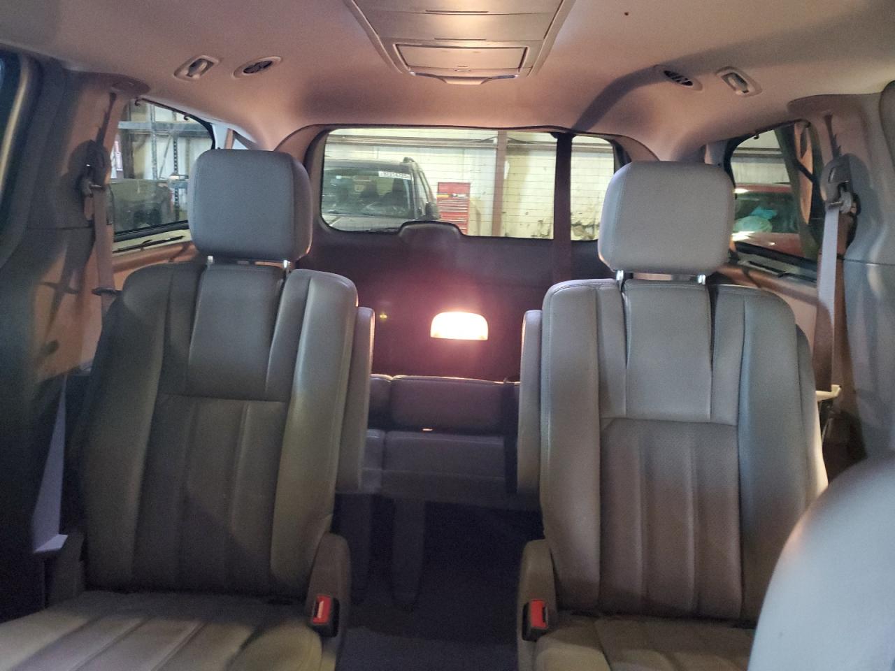 2011 Chrysler Town & Country Touring L VIN: 2A4RR8DG9BR665856 Lot: 92288415