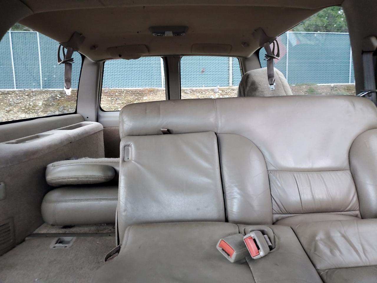 1996 GMC Suburban K1500 VIN: 1GKFK16R5TJ733406 Lot: 92308295