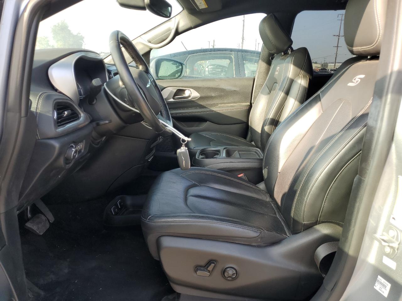 2020 Chrysler Pacifica Hybrid Touring L VIN: 2C4RC1L71LR242402 Lot: 91658945