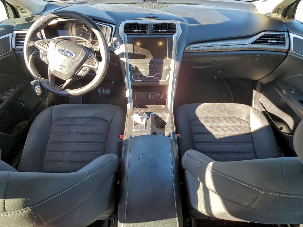 2019 Ford Fusion Se VIN: 3FA6P0LU2KR139544 Lot: 94374435