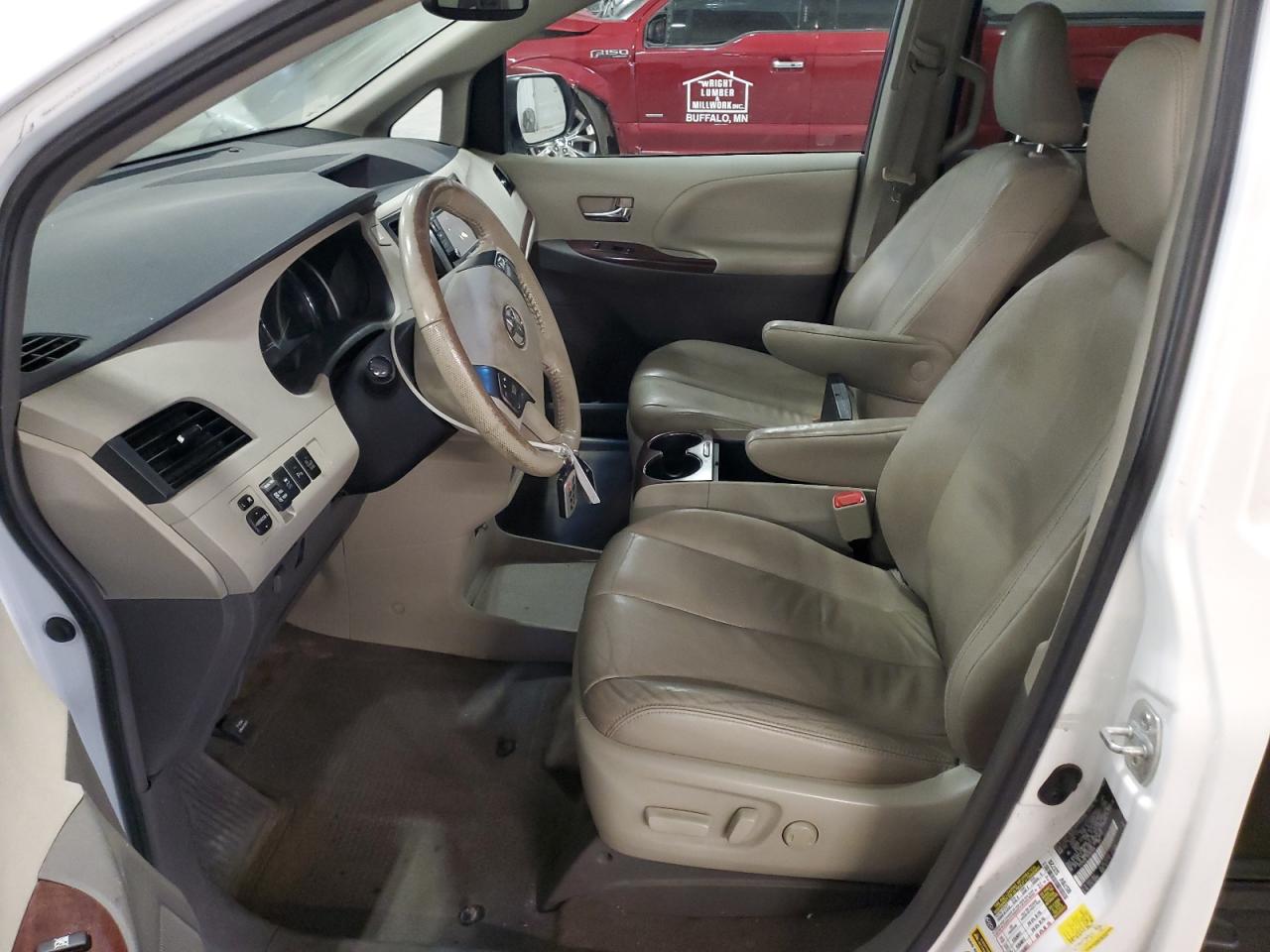 2013 Toyota Sienna Xle VIN: 5TDYK3DC1DS382464 Lot: 91260375