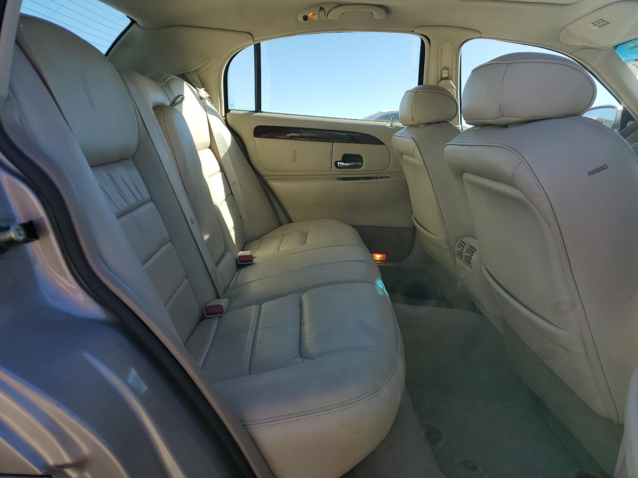 1999 Lincoln Town Car Executive VIN: 1LNHM81W8XY627691 Lot: 92886945