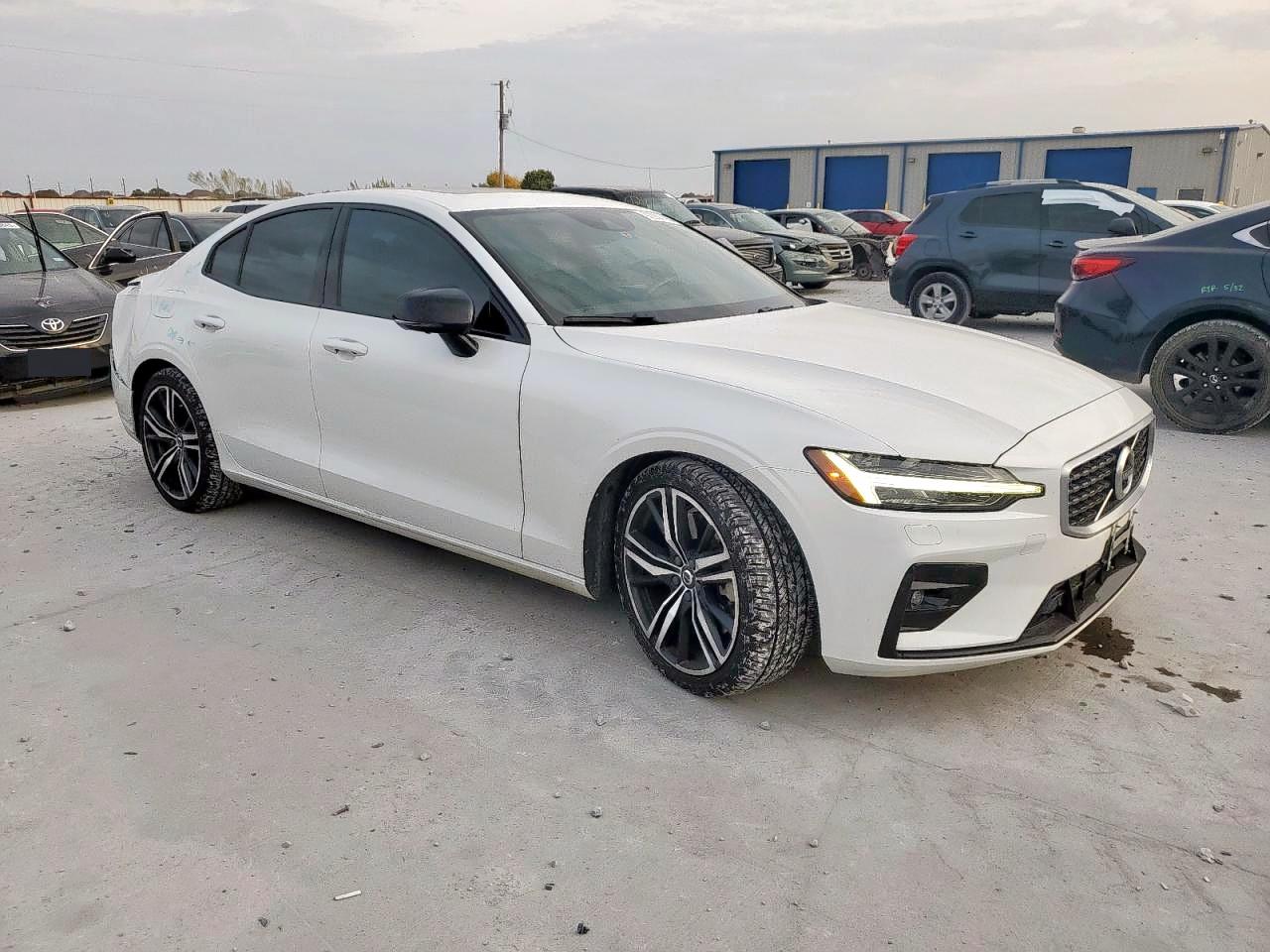 2019 Volvo S60 T6 R-Design VIN: 7JRA22TM9KG011843 Lot: 92982795