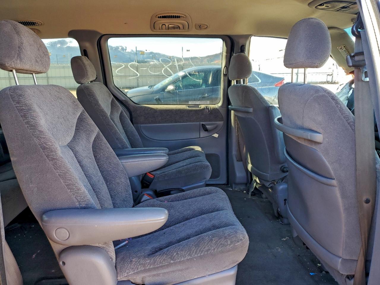 2000 Chrysler Town & Country Lx VIN: 1C4GP44G1YB515226 Lot: 93920325