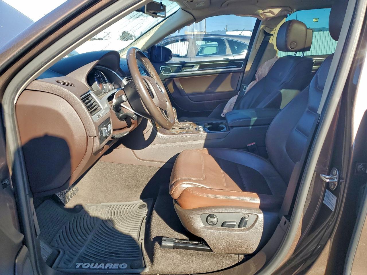 2014 Volkswagen Touareg V6 Tdi VIN: WVGEP9BP4ED004709 Lot: 94182655