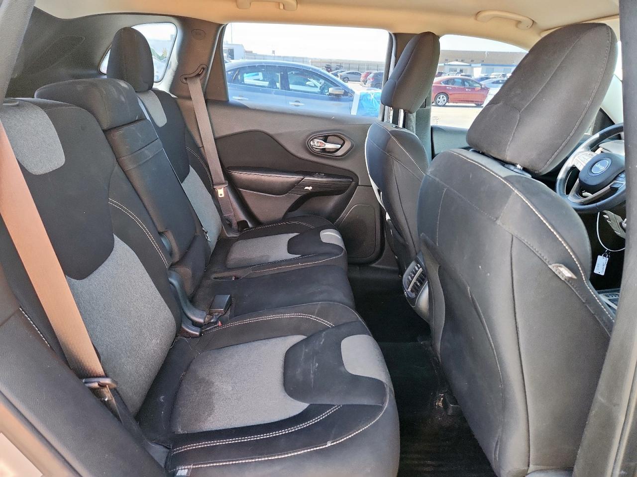 2015 Jeep Cherokee Sport VIN: 1C4PJLABXFW660582 Lot: 92185975