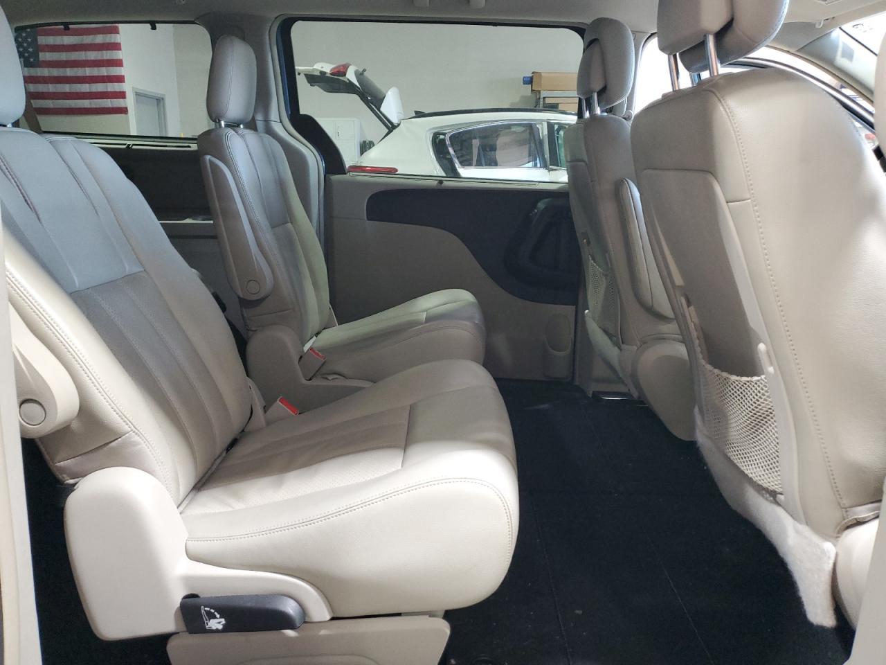 2011 Chrysler Town & Country Touring L VIN: 2A4RR8DG5BR714437 Lot: 92791755