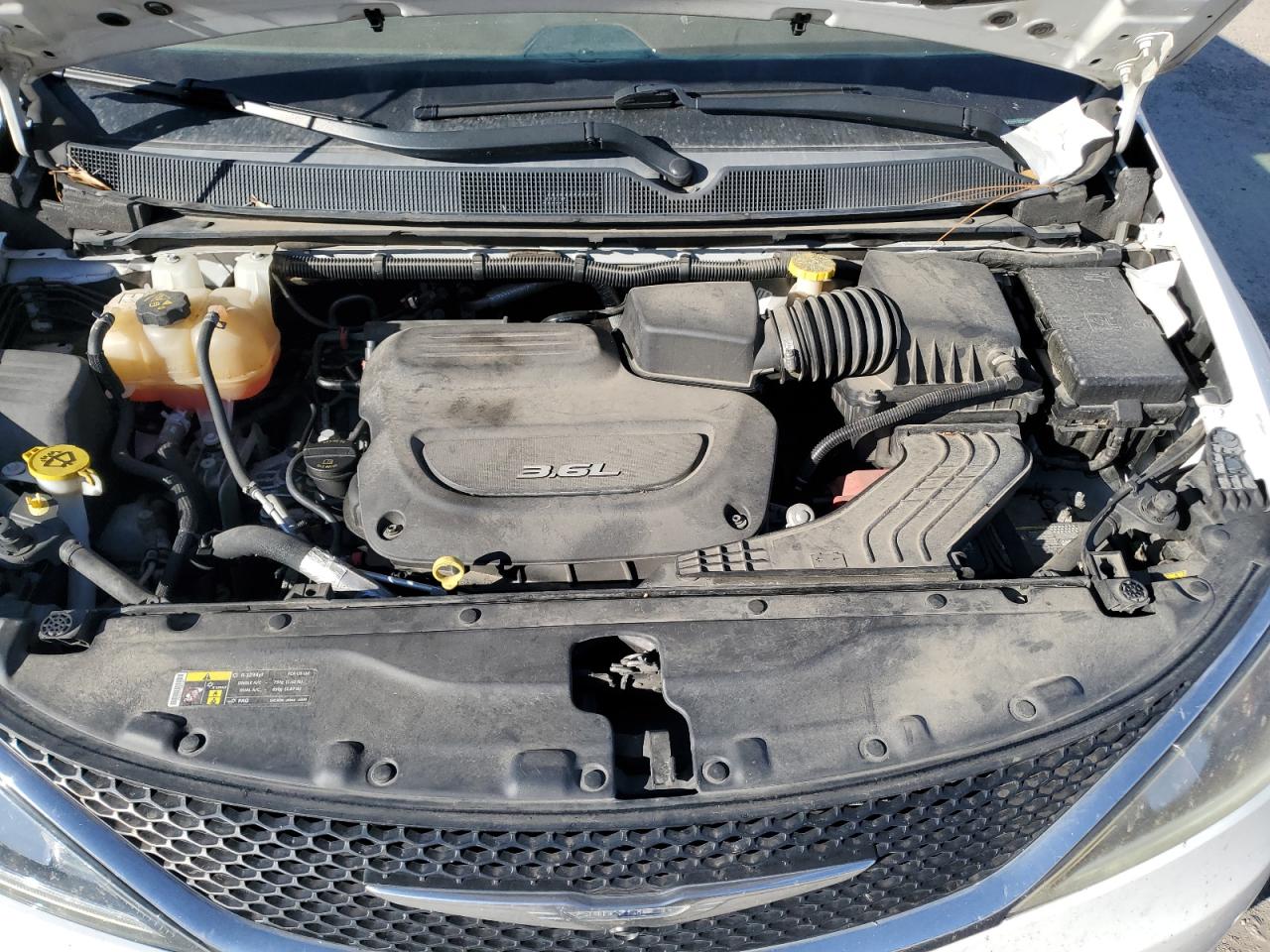 2017 Chrysler Pacifica Limited VIN: 2C4RC1GG2HR622463 Lot: 92048885