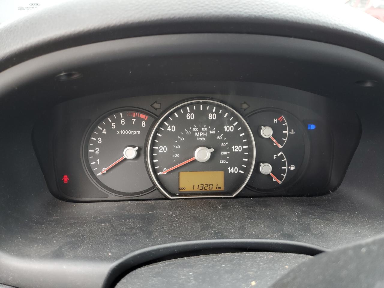 2008 Kia Rondo Base VIN: KNAFG525687130571 Lot: 92356595