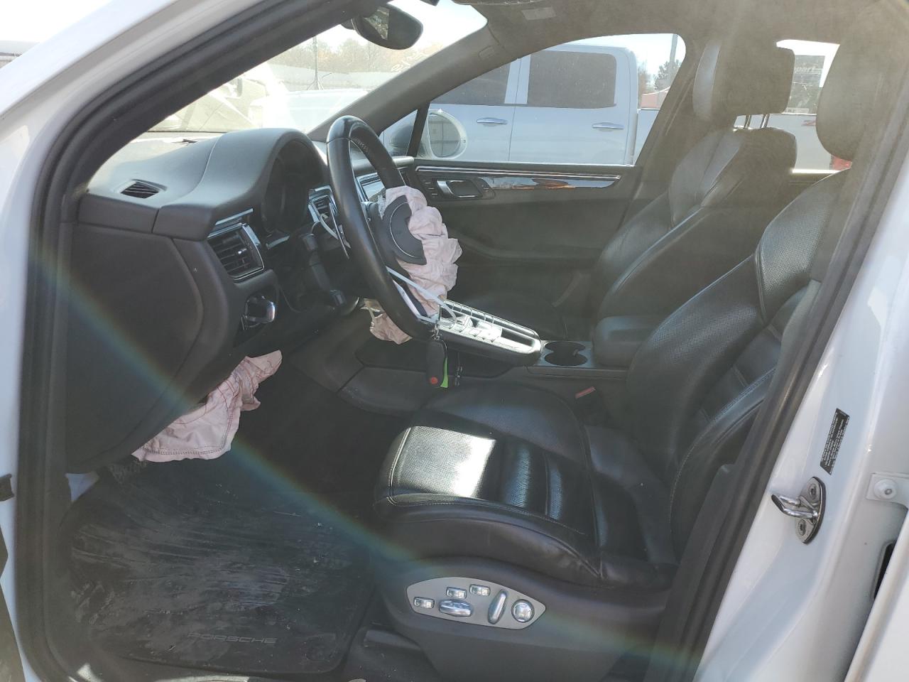 2015 Porsche Macan S VIN: WP1AB2A58FLB62985 Lot: 92826195