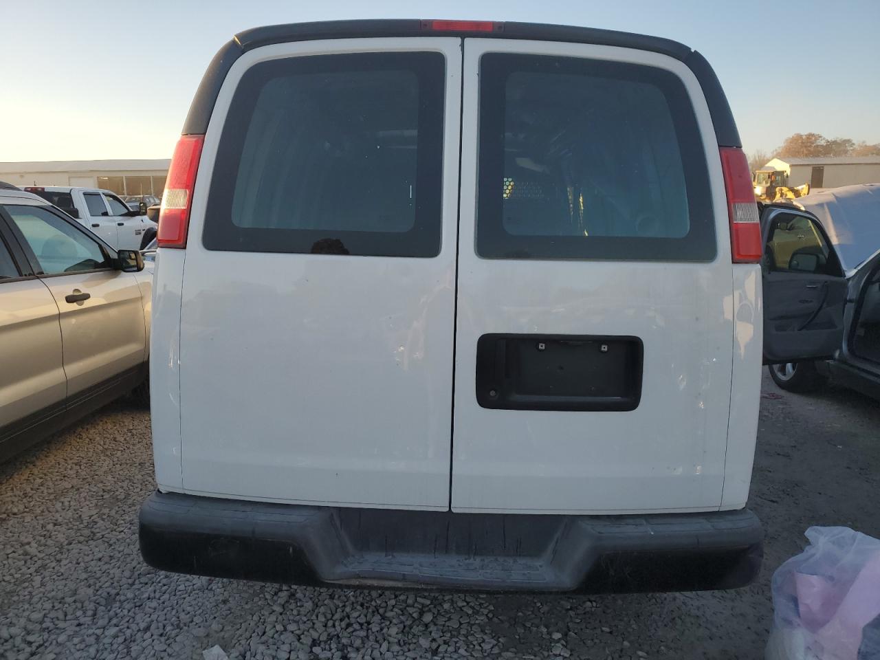 2017 Chevrolet Express Delivery Van VIN: 1GCWGAFF2H1336424 Lot: 92692115