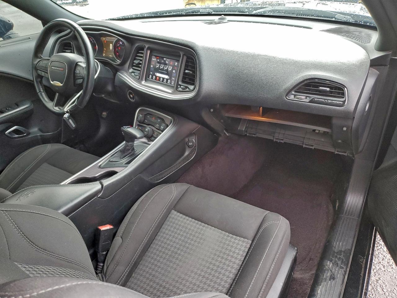 2018 Dodge Challenger Sxt VIN: 2C3CDZAG4JH245743 Lot: 93239315