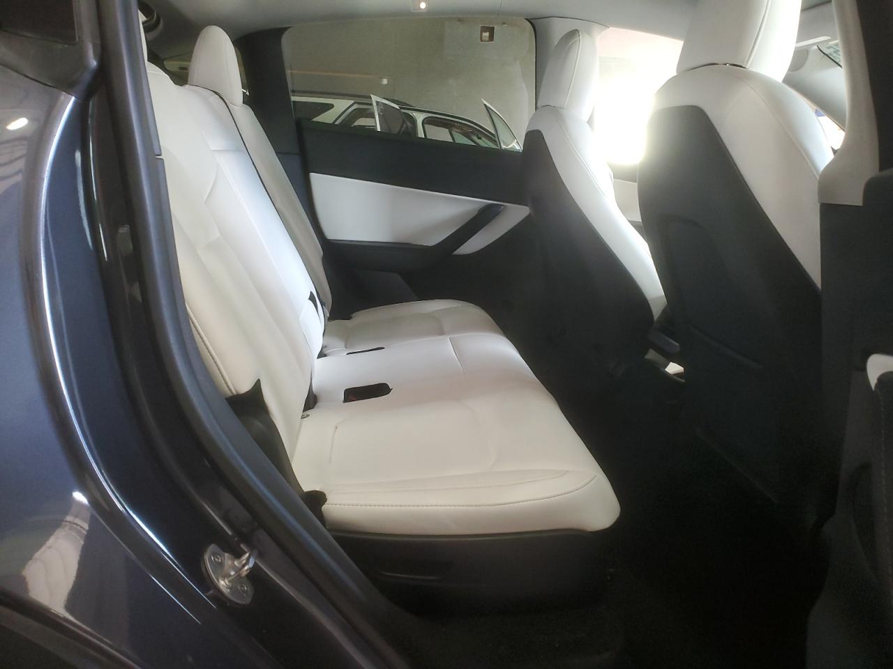 2022 Tesla Model Y VIN: 7SAYGAEE9NF382579 Lot: 93141675