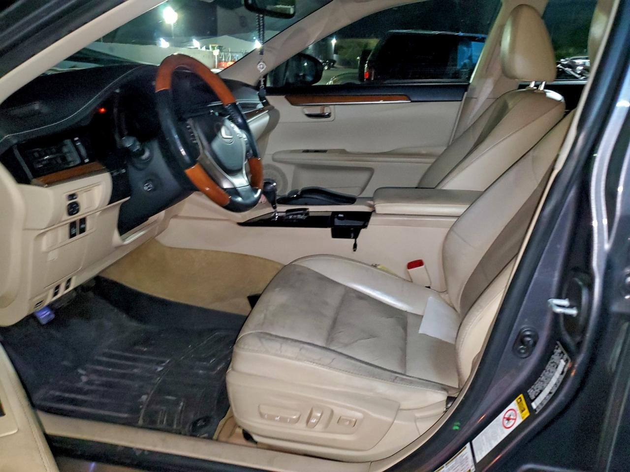 2015 Lexus Es 300H VIN: 084580 Lot: 94421925