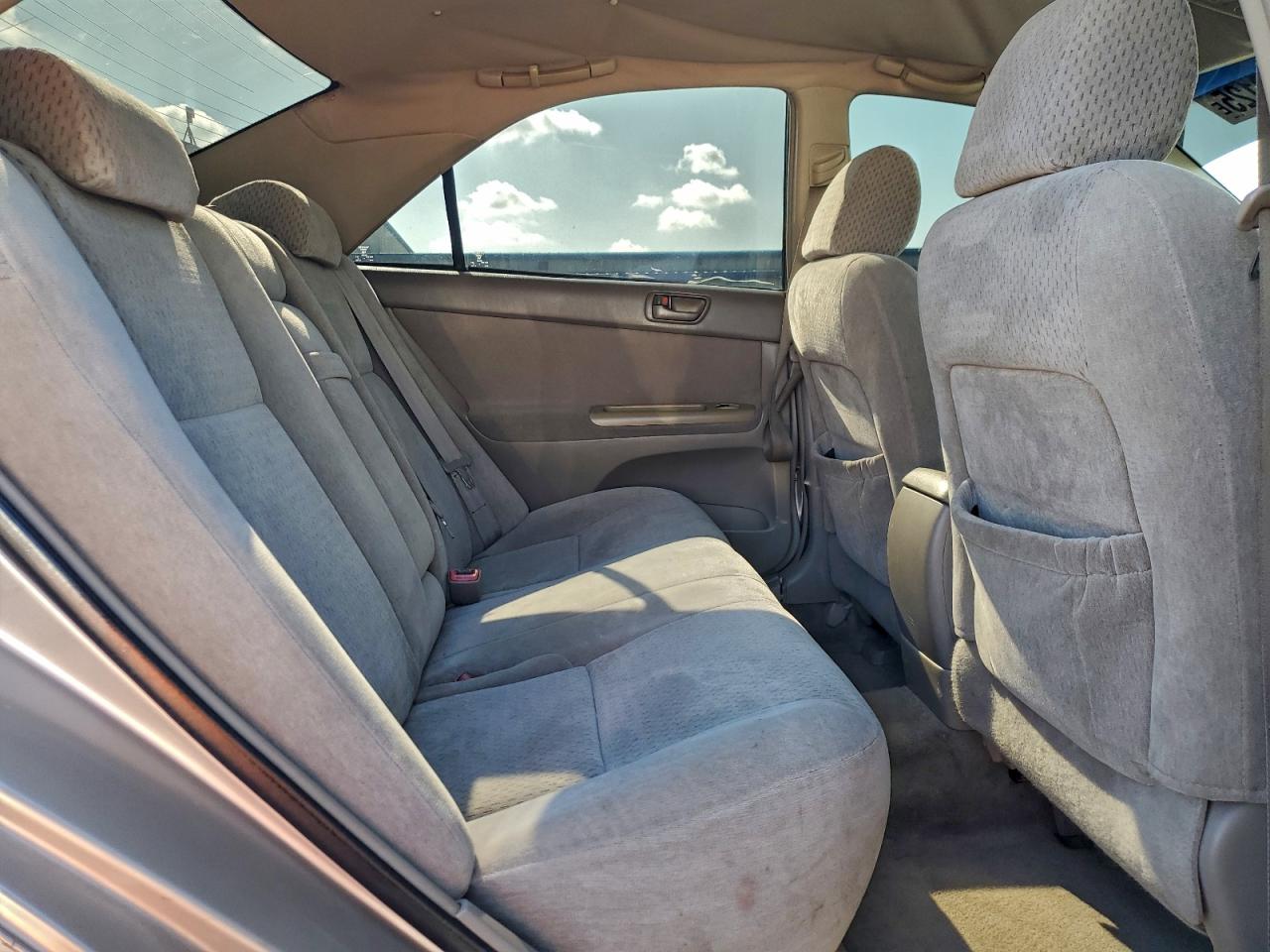 2004 Toyota Camry Le VIN: 4T1BE32K44U265492 Lot: 94089125