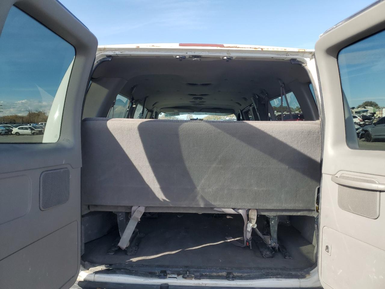 2000 Ford Econoline E350 Super Duty Wagon VIN: 1FBSS31S9YHB35449 Lot: 91883415